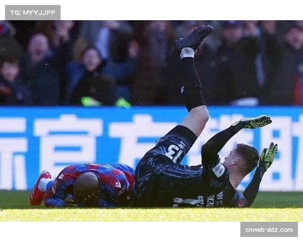 特写：进球被VAR判定越位无效后，水晶宫前锋马特塔难以置信的表情